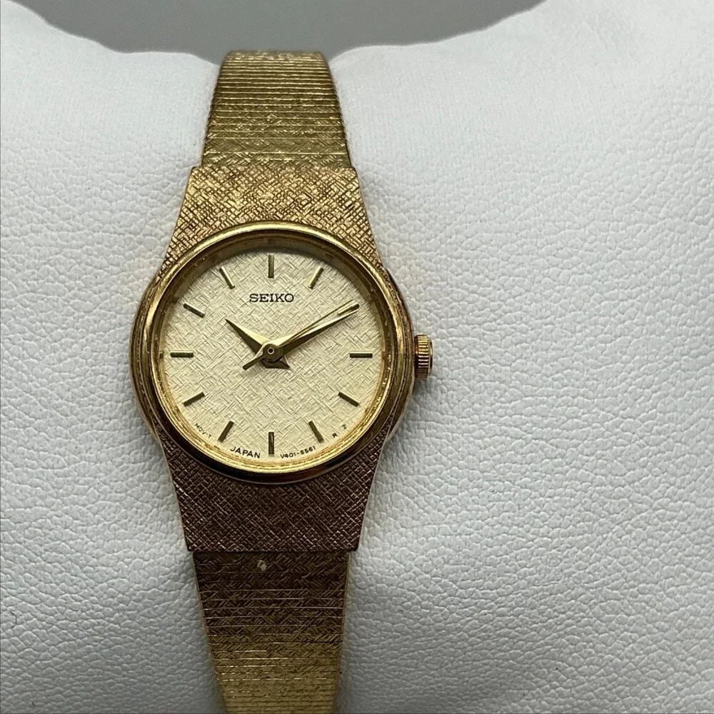 Vintage Seiko Womens Watch 18mm V401-1819 Gold Tone Safety Chain New Battery 6